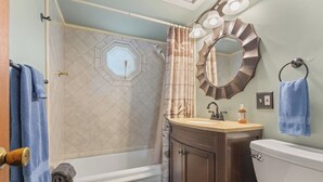 Bathroom - Sunset on the Shoals-Cabin 8 (Diamond City)