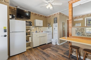 Refrigerador, microondas, horno, placa de cocina