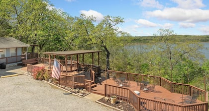 Cabin 3- 1bd/1bath with beautiful views of Bull Shoals Lake.