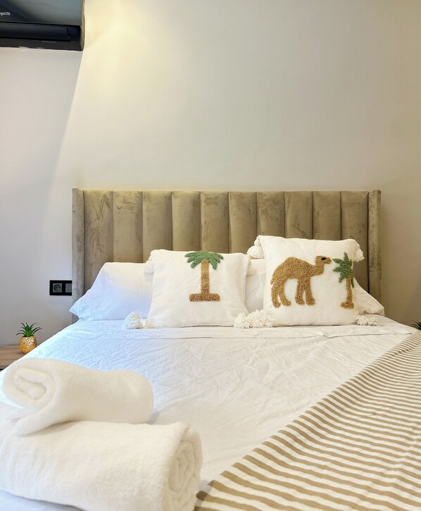 4 bedrooms, iron/ironing board, WiFi, bed sheets