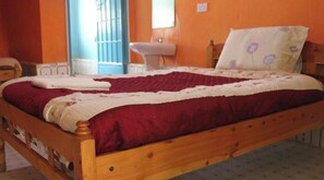 1 bedroom, Internet, bed sheets - Tranquil Homestays (Naro)