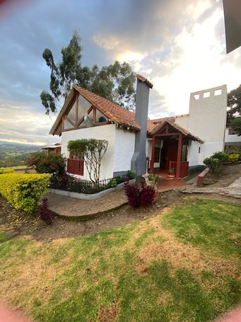 Exterior. El Paraiso country house. 7 min from downtown paipa.