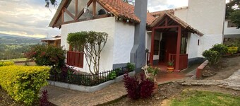 El Paraiso country house.  7 min from downtown paipa.