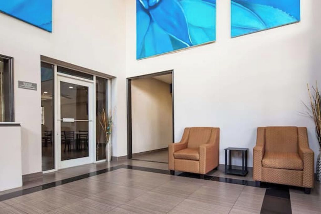 المنشأة من الداخل