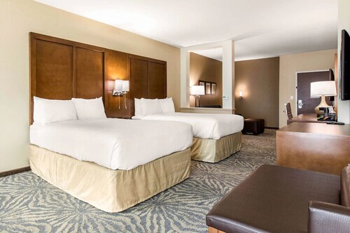 ATX Adventure Base:Double Queen w/Breakfast & Pool