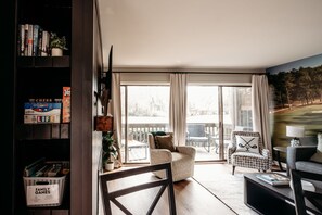 Smart-tv, pejs, bøger, computerskærme