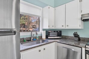 Mikrowelle, Ofen, Herdplatte, Geschirrspüler