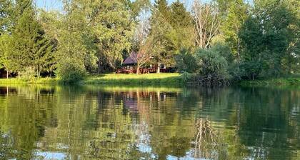 Beautiful 3-bedroom chalet with a private 5 acre pond in Esperance