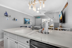 House, 1 King Bed with Sofa bed (Mardi's Cozy Townhouse) | Interior