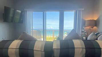 Comfort Suite, 1 Bedroom, Balcony, Sea View | Living area
