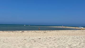 Una spiaggia nelle vicinanze