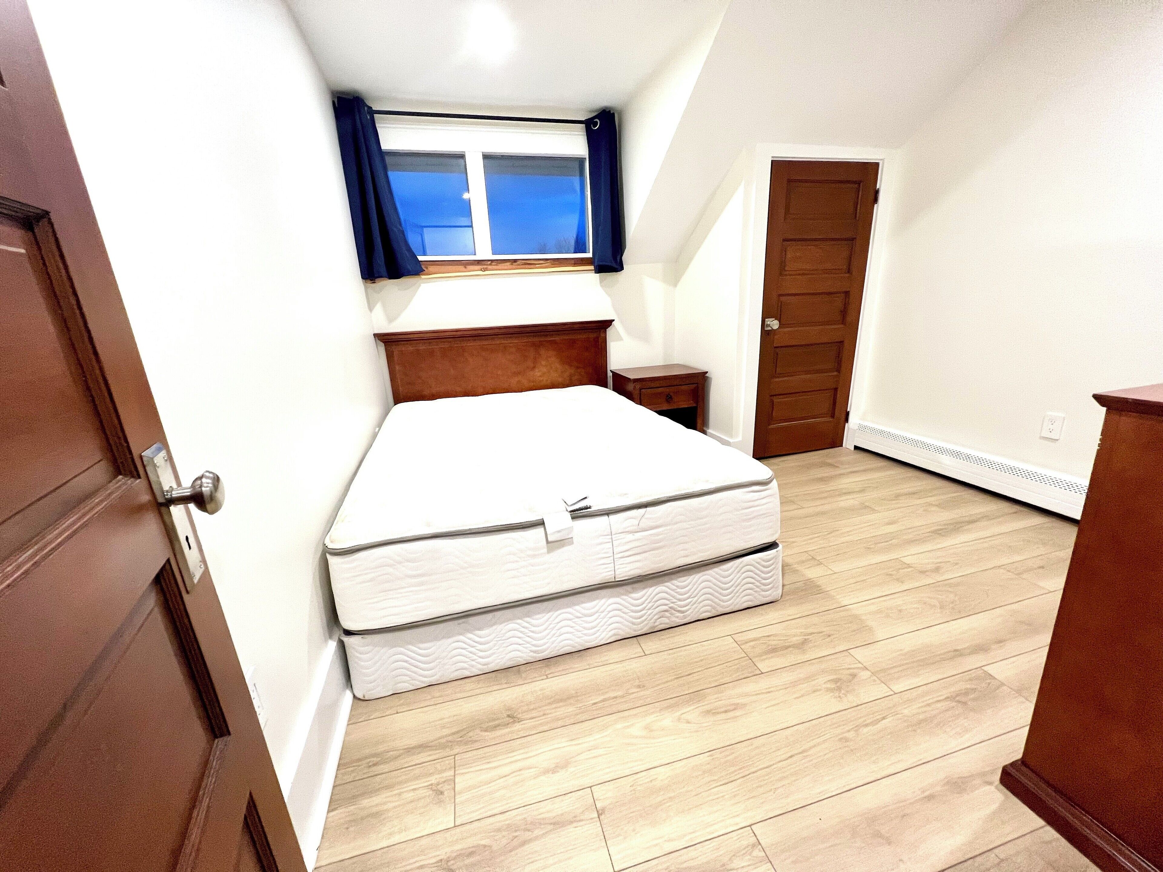 3 bedrooms, internet, bed sheets