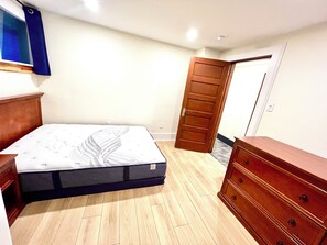 3 bedrooms, internet, bed sheets