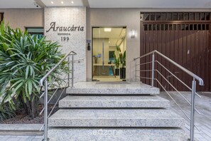 Basic Apartment | Exterior detail