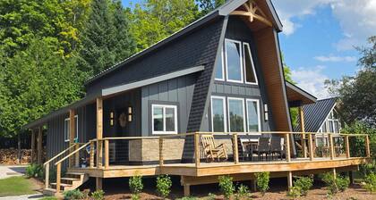Designer A Frame. Only 15 mins from Petoskey and Boyne Mountain. Stunning views.