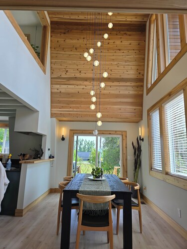 Designer A Frame. Only 15 mins from Petoskey and Boyne Mountain. Stunning views.