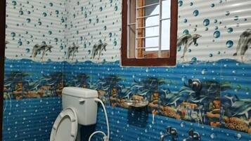 Douche, articles de toilette gratuits, serviettes fournies, savon