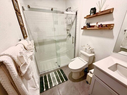 Private Guest Suite, 7 miles from Hard Rock