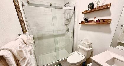Private Guest Suite, 7 miles from Hard Rock
