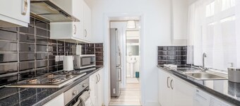 Modern 3 bed perfect for contractors and families