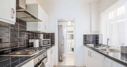 Modern 3 bed perfect for contractors and families