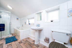 Bathroom - Sunny Seaside Paradise (North East Lincolnshire)