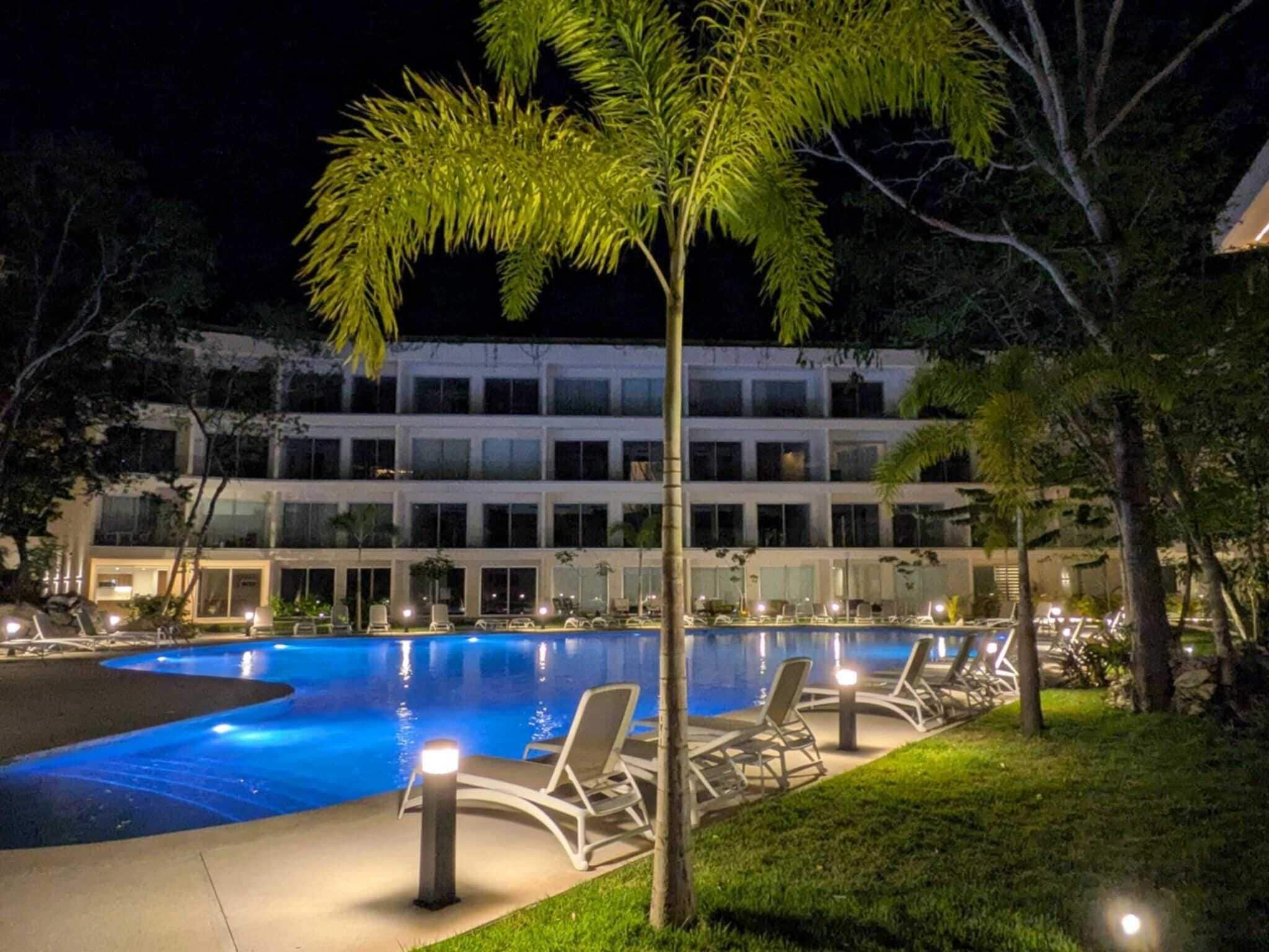 2 개의 야외 수영장