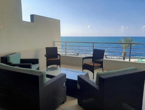 Stylish beach duplex with seaview, 24h electicity