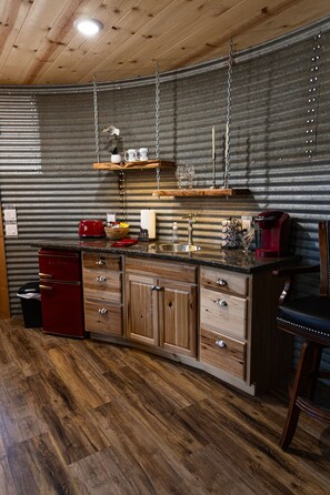 Interior - Seven Star Silo - stay in luxury while you take in the tranquility of the Ranch! (Valley View)