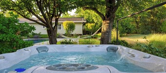 Glen Ellen Escape 5BR Retreat w/ Pool, Hot Tub, Hammocks & Vineyard Views