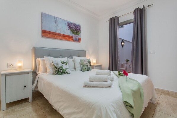 2 bedrooms, iron/ironing board, WiFi, bed sheets