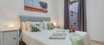 Vakantieappartement 'Rolycar 101' met Privéterras en Wi-Fi