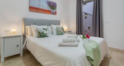Holiday Apartment 'Rolycar 101' with Private Terrace and Wi-Fi
