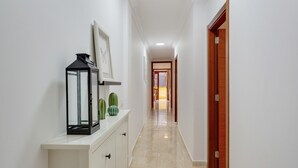 A hallway with a white cabinet, a black lantern, and a wooden door. - Holiday Apartment 'Rolycar 102' with Wi-Fi (Icod de los Vinos)