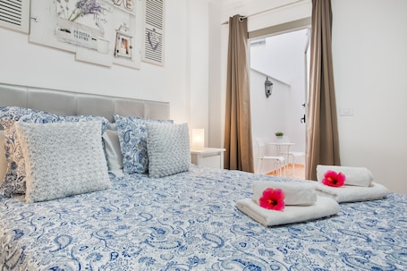 2 室のベッドルーム、アイロン / アイロン台、WiFi、ベッドシーツ. Holiday Apartment 'Rolycar 103' with Wi-Fi