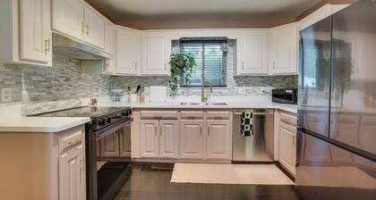 Secluded Missionary Ridge Mtn-View Home with Deck