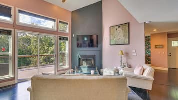 Televisión, chimenea