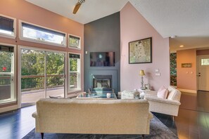 TV, fireplace