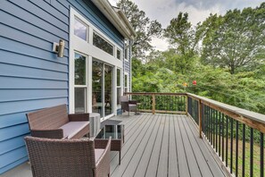 Terrace/patio - Secluded Missionary Ridge Mountain & City View Home with Deck (Chattanooga)
