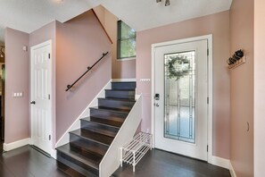 Interior - Secluded Missionary Ridge Mountain & City View Home with Deck (Chattanooga)