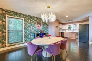 Dining - Secluded Missionary Ridge Mountain & City View Home with Deck (Chattanooga)