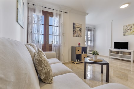 TV. Holiday Apartment 'Aartamento Rolycar 202' with Wi-Fi