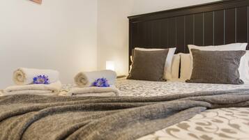 2 slaapkamers, een strijkplank/strijkijzer, wifi, beddengoed