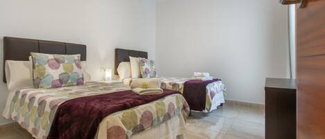 2 bedrooms, iron/ironing board, WiFi, bed sheets