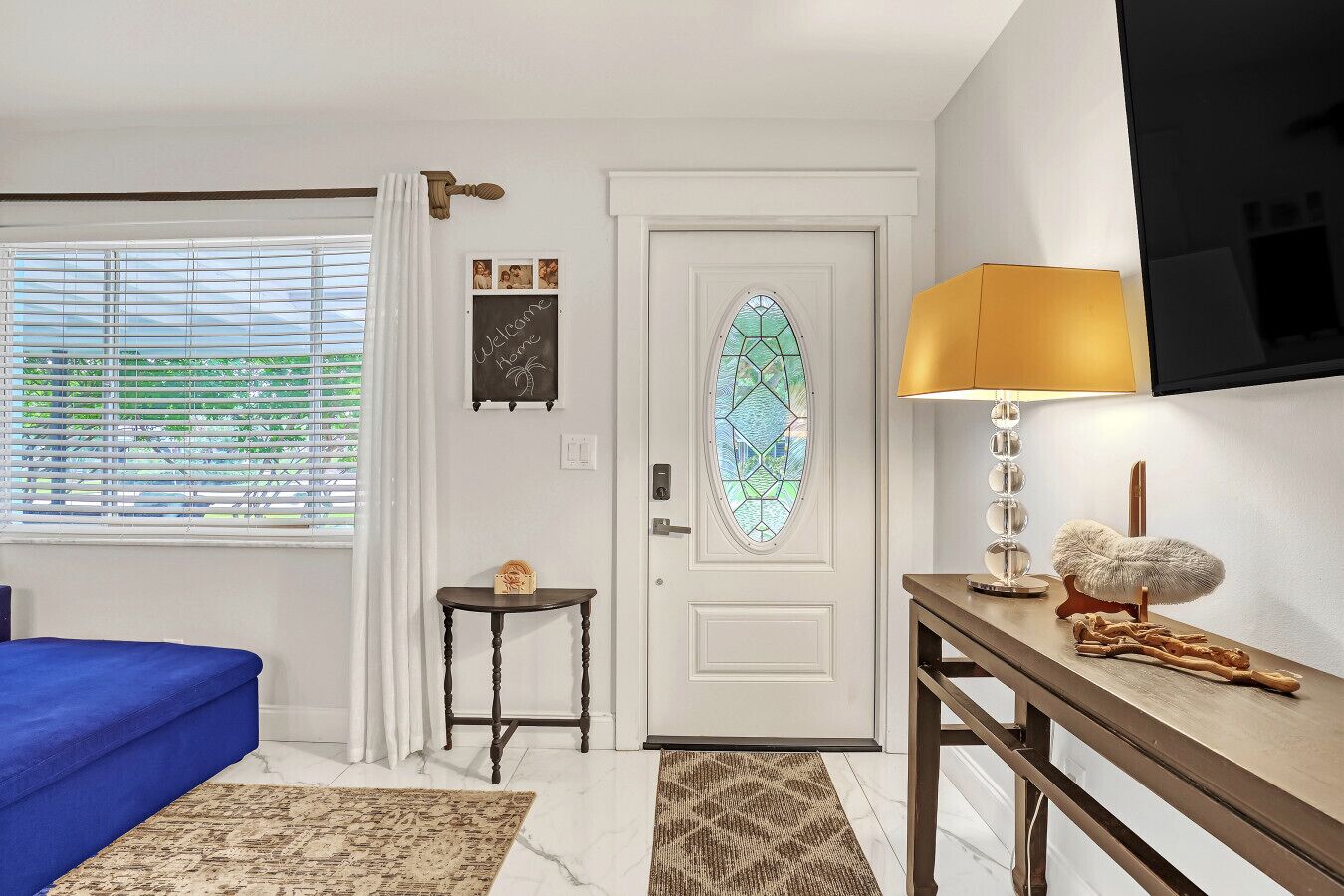 Smart-tv, boeken en een stereo