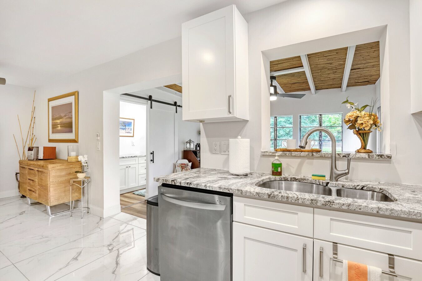 Microondas, horno, parrilla de estufa y lavavajillas 