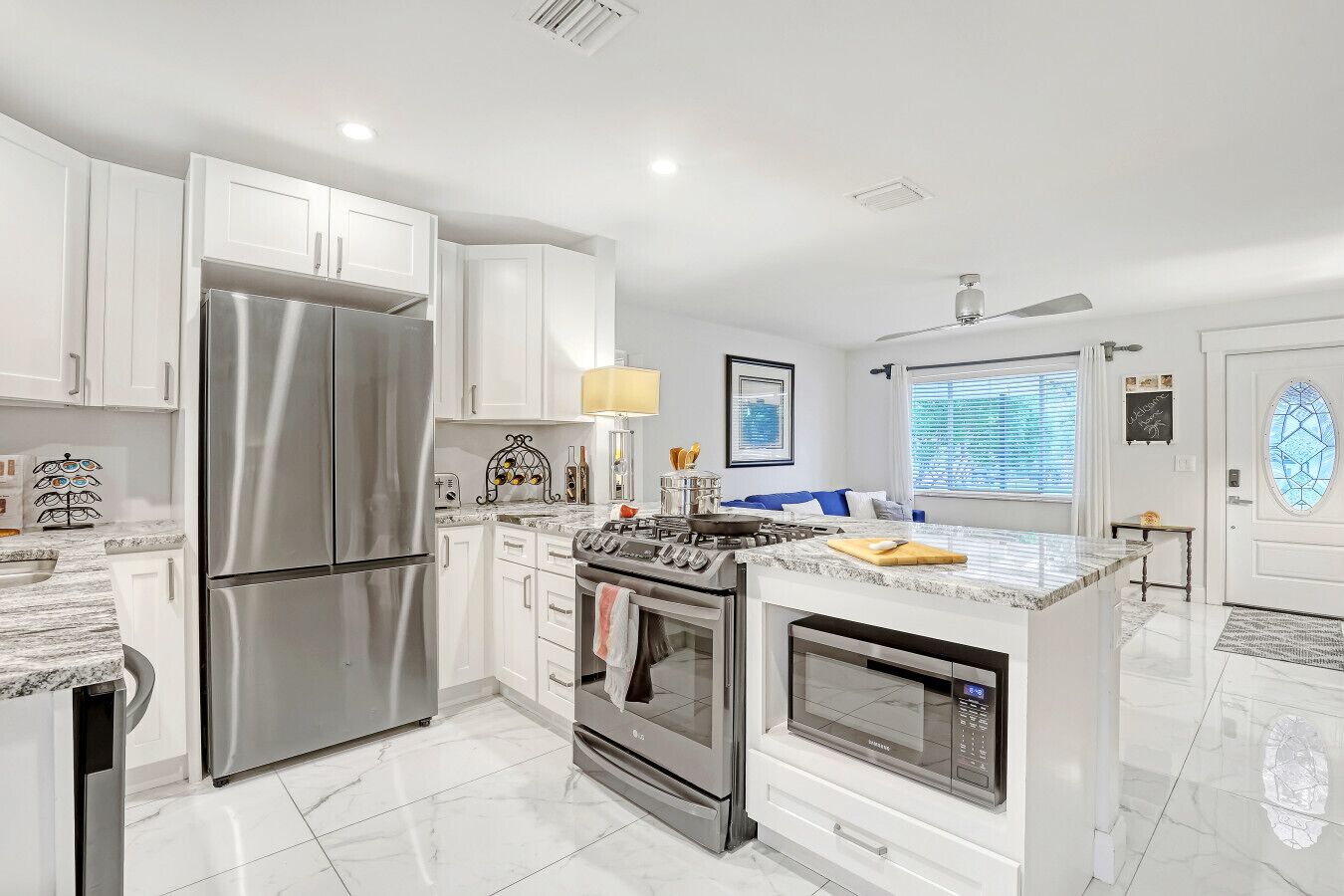 Microondas, horno, parrilla de estufa y lavavajillas 