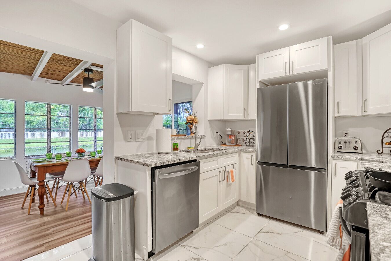 Microondas, horno, parrilla de estufa y lavavajillas 