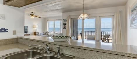 Premium Condo, 2 Bedrooms, Balcony, Ocean View | Private kitchen