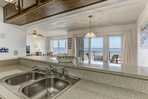 Premium Condo, 2 Bedrooms, Balcony, Ocean View | Private kitchen